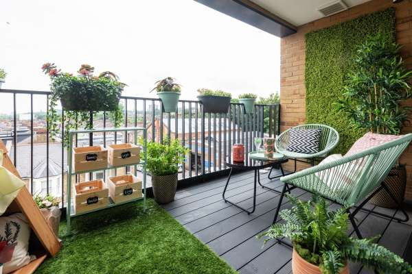 Charlton Balcony 23