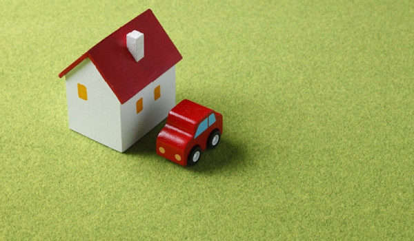 Toy house and toy car